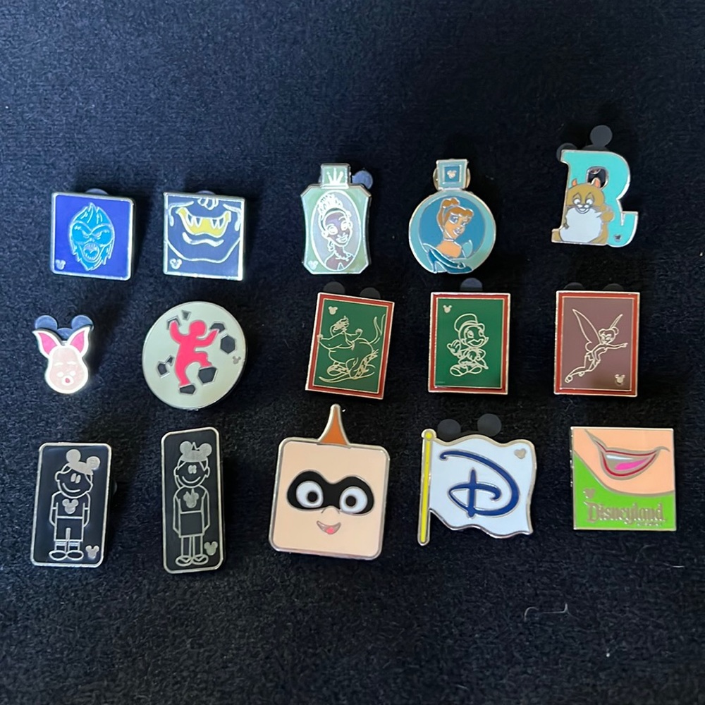 Lot of 20 trading Disney pins $35